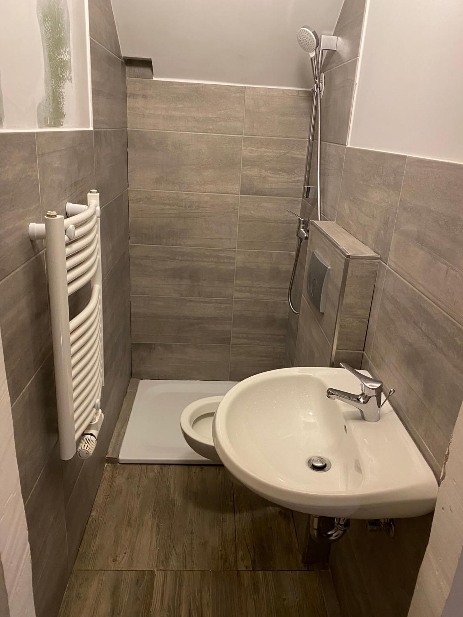 Ruhiges Zimmer Im Gasthaus Essen Buitenkant foto